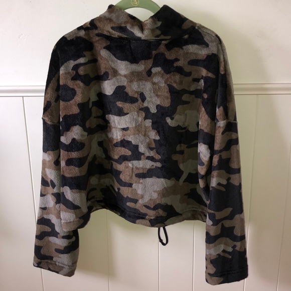 Cropped camo sweater - Picture 3 of 3